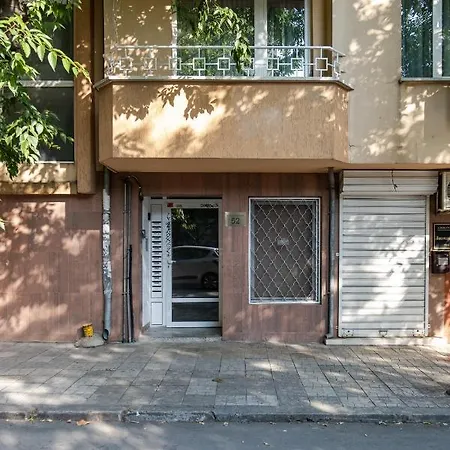 Second Next To Sea Garden Warna