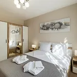 Second Next To Sea Garden Apartamento Varna