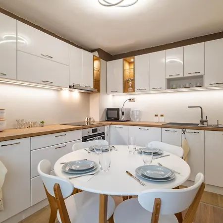 Second Next To Sea Garden Apartment