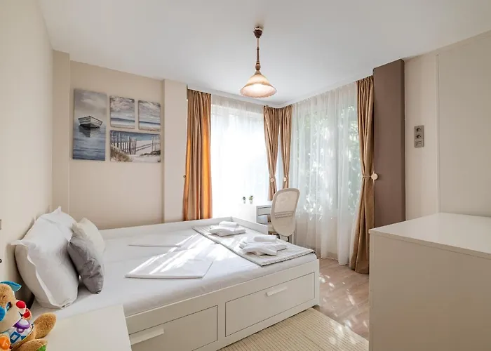 Daire Second Next To Sea Garden